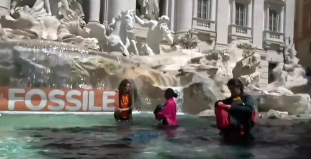 Fontana di Trevi vandalized by climate activists