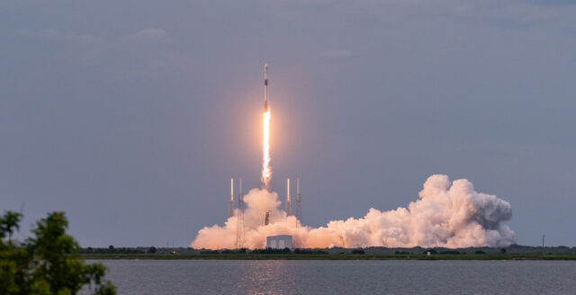 SpaceX now has over 4000 Starlink satellites in orbit