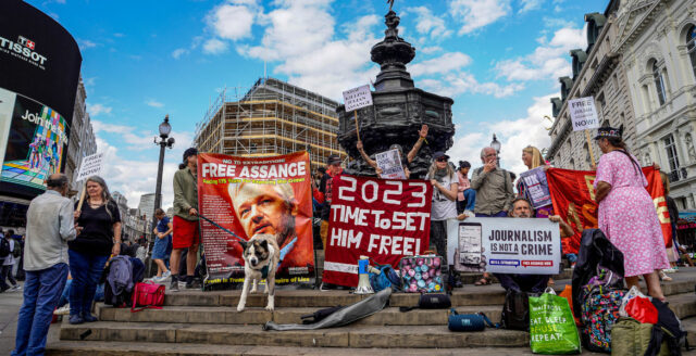 More than 60 politicians sign new petition to the USA on behalf of Julian Assange