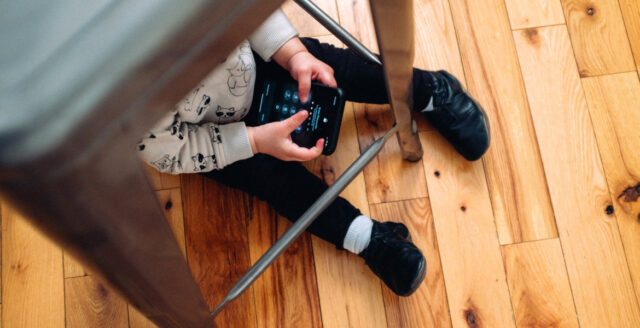 Swedish Paediatric Association: “No screen time for children under two”